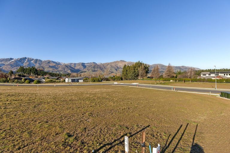 Photo of property in 31 Koreke Loop, Lake Hawea, 9382