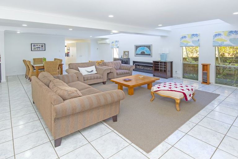 Photo of property in 989 Whangaparaoa Road, Tindalls Beach, Whangaparaoa, 0930