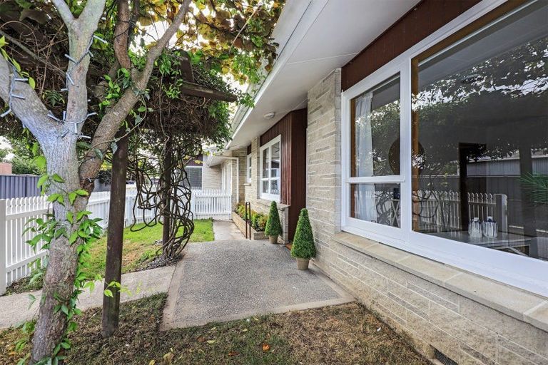 Photo of property in 2/707 York Street, Mahora, Hastings, 4120