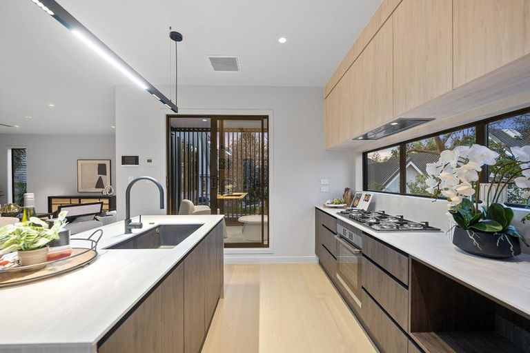 Photo of property in 201d Hurstmere Road, Takapuna, Auckland, 0622