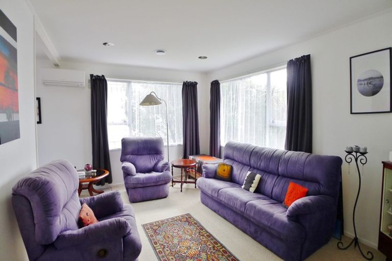 Photo of property in 12 Claverdon Drive, Massey, Auckland, 0614