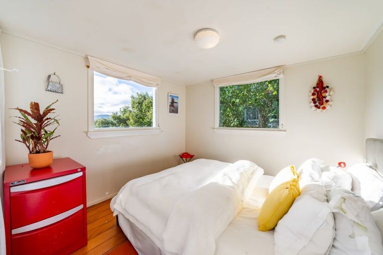 Photo of property in 46 Fortification Road, Karaka Bays, Wellington, 6022