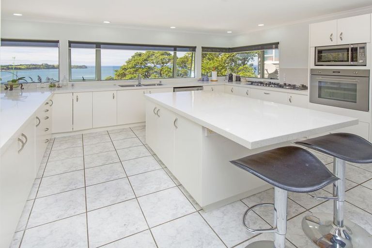 Photo of property in 989 Whangaparaoa Road, Tindalls Beach, Whangaparaoa, 0930