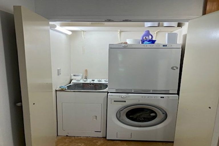 Photo of property in 24 Carnmore Place, Torbay, Auckland, 0630