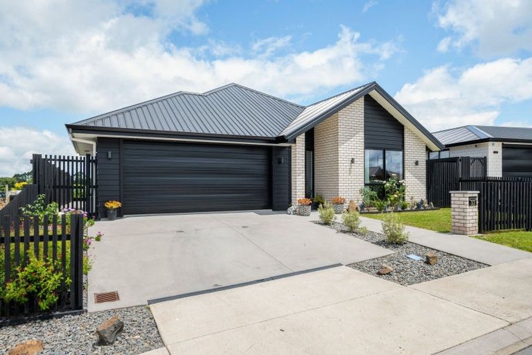 Photo of property in 32 Oralee Terrace, Peacocke, Hamilton, 3206