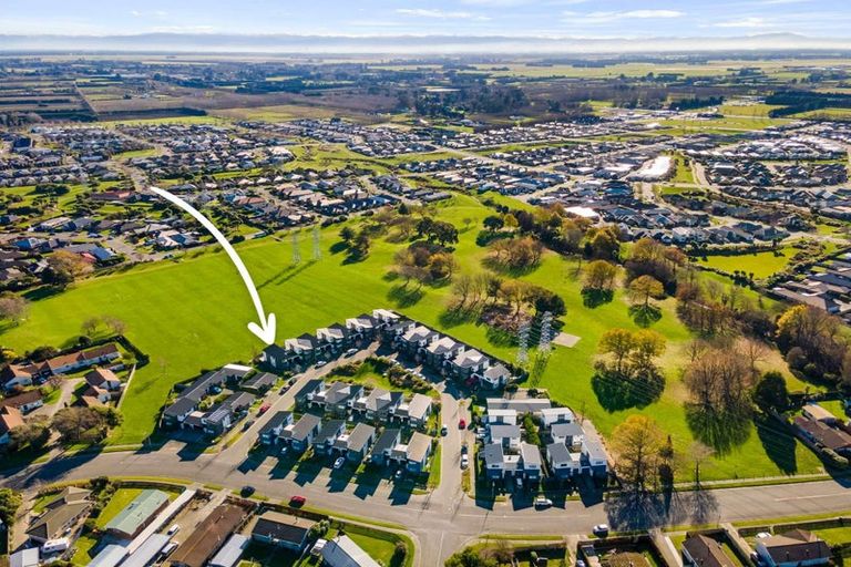 Photo of property in 42 Menin Gate Crescent, Broomfield, Christchurch, 8042