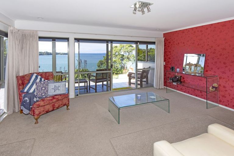 Photo of property in 989 Whangaparaoa Road, Tindalls Beach, Whangaparaoa, 0930