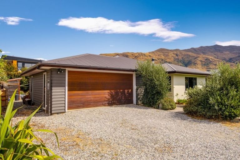 Photo of property in 8 Alpha Close, Wanaka, 9305