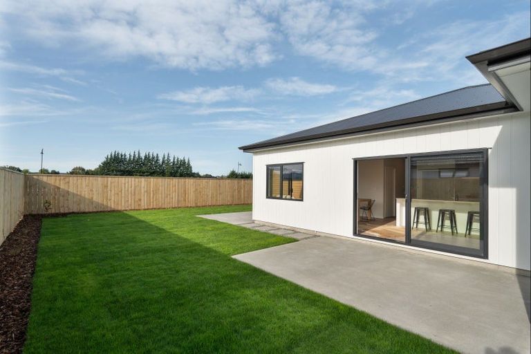 Photo of property in 8 Kakariki Crescent, Carterton, 5713