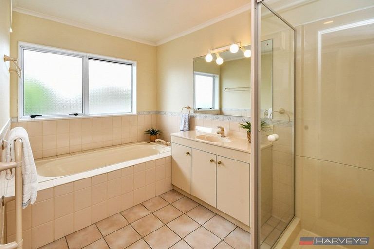 Photo of property in 4 Larkspur Court, The Gardens, Auckland, 2105