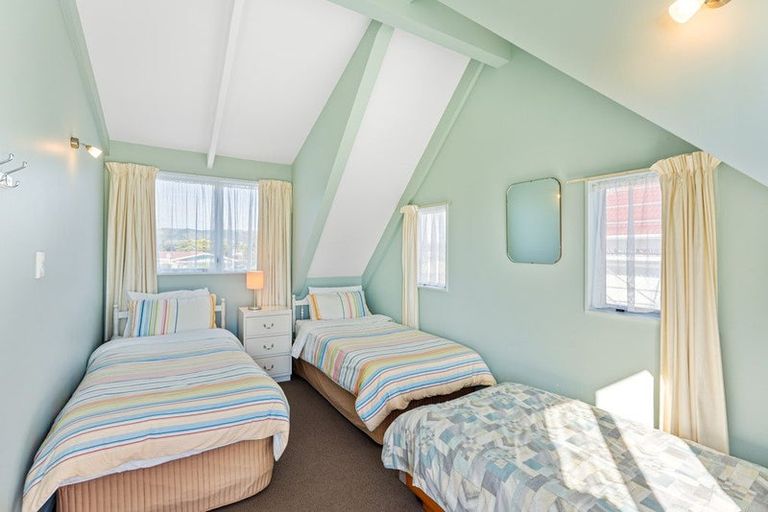 Photo of property in 114 Field Way, Waikanae Beach, Waikanae, 5036