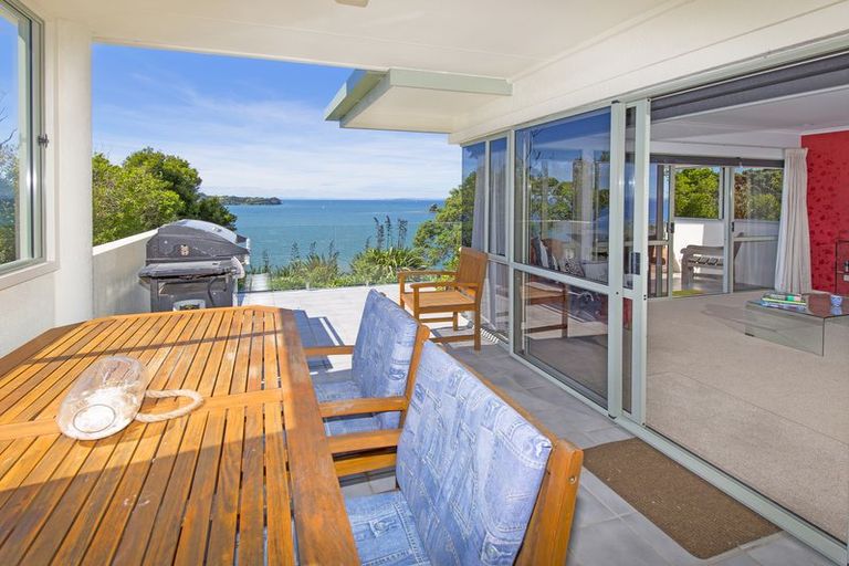 Photo of property in 989 Whangaparaoa Road, Tindalls Beach, Whangaparaoa, 0930