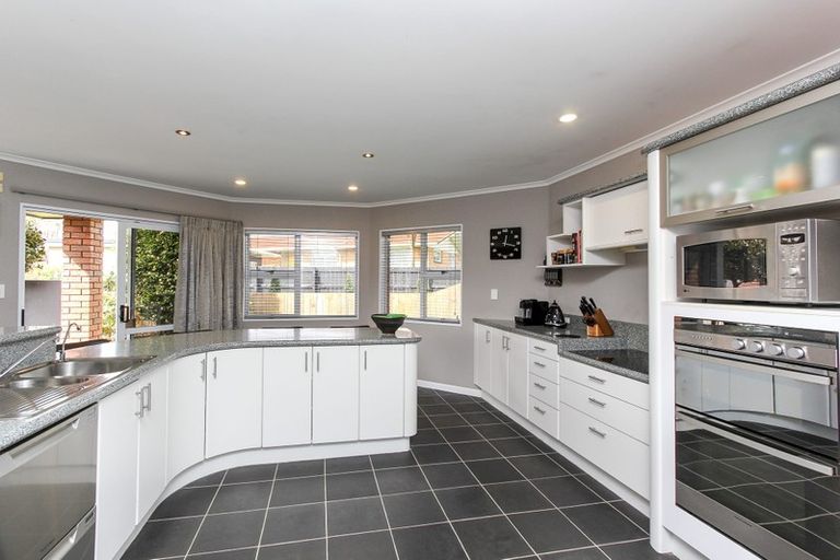 Photo of property in 76 Branch Road, Highlands Park, New Plymouth, 4312