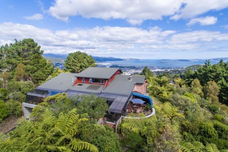 Photo of property in 266 Normandale Road, Normandale, Lower Hutt, 5010