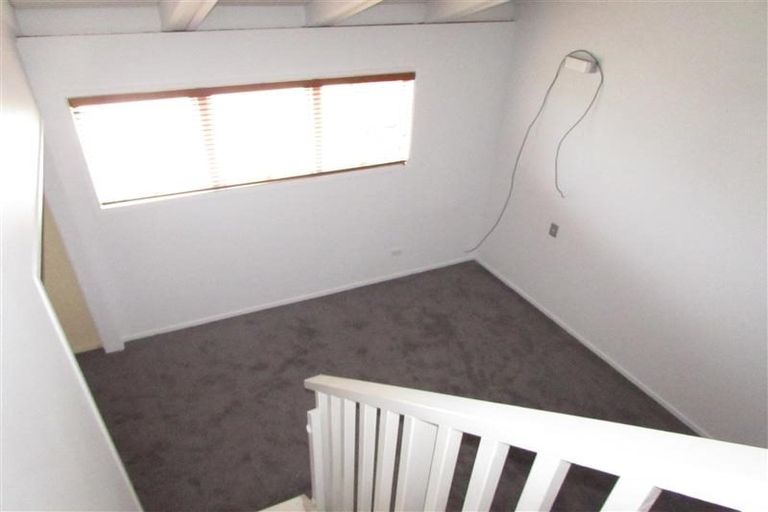 Photo of property in 46 Grenada Avenue, Forrest Hill, Auckland, 0620