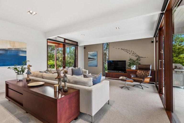 Photo of property in 20 Oscar Road, Greenhithe, Auckland, 0632