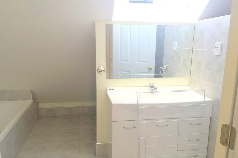 Photo of property in 4a Kennedy Avenue, Forrest Hill, Auckland, 0620