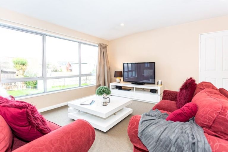 Photo of property in 8c Broadbent Street, Riccarton, Christchurch, 8041