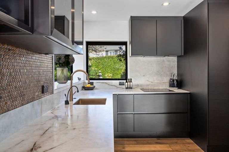 Photo of property in 4 Wairarapa Terrace, Merivale, Christchurch, 8014