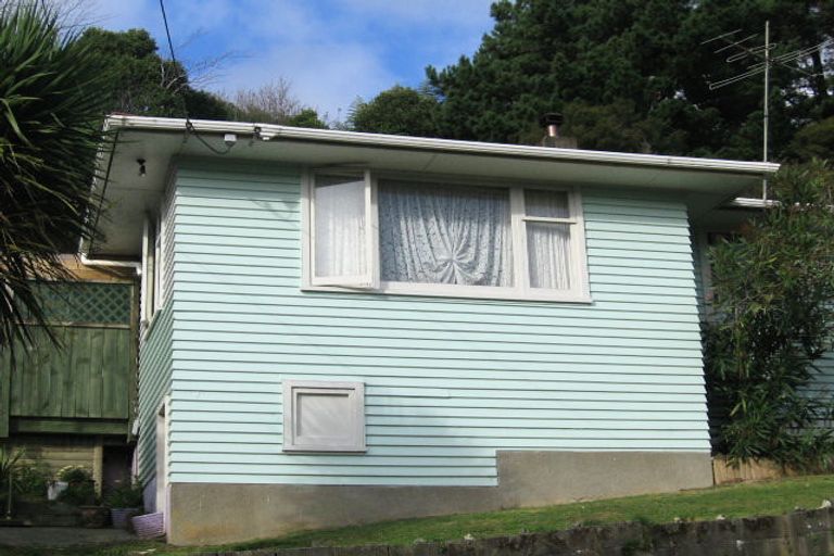 Photo of property in 8 Thomson Grove, Stokes Valley, Lower Hutt, 5019