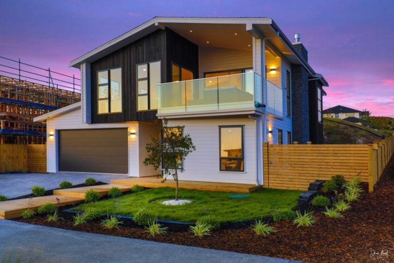 Photo of property in 21 Longshore Drive, Long Bay, Auckland, 0630