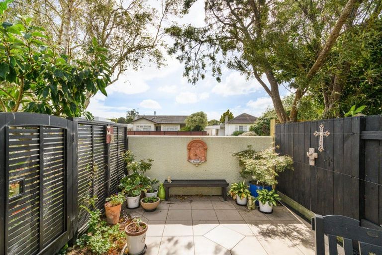 Photo of property in 18 Winston Avenue, Hokowhitu, Palmerston North, 4410