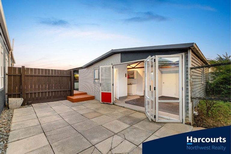 Photo of property in 188 Waimumu Road, Massey, Auckland, 0614