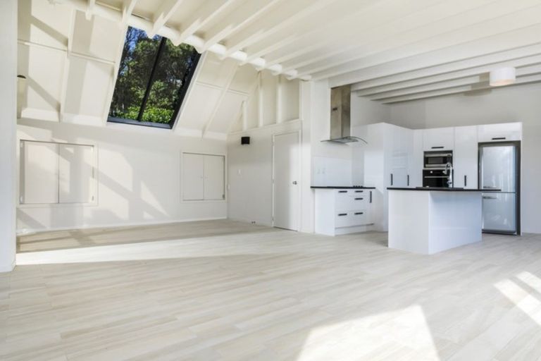 Photo of property in 40 Waitea Road, Muriwai, Waimauku, 0881