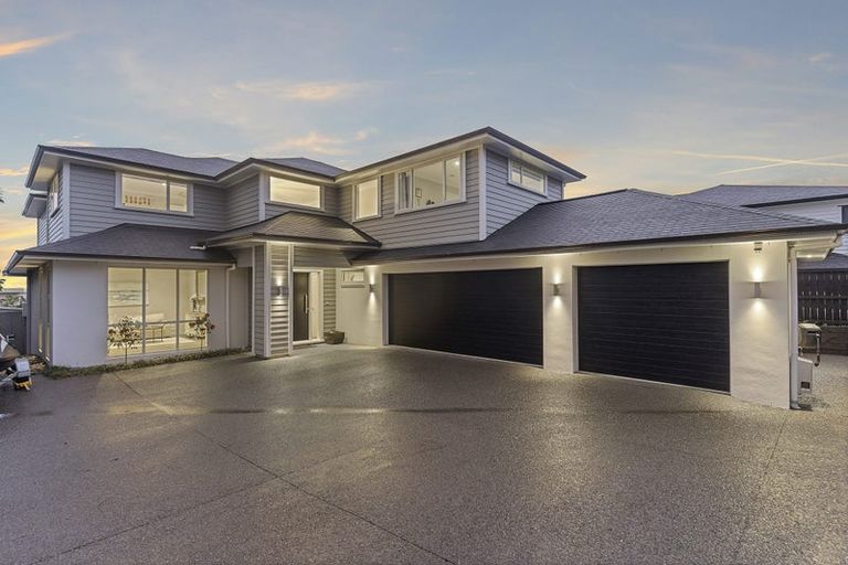 Photo of property in 8 Verley Rise, East Tamaki Heights, Auckland, 2016