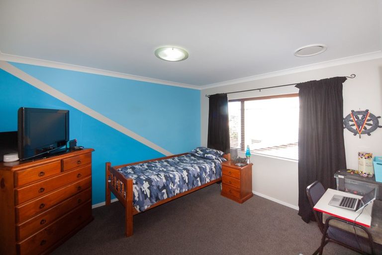 Photo of property in 35 Waverton Terrace, Churton Park, Wellington, 6037