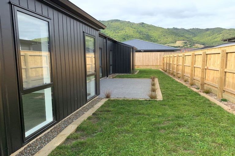 Photo of property in 74 Waipunahau Road, Waikanae, 5036