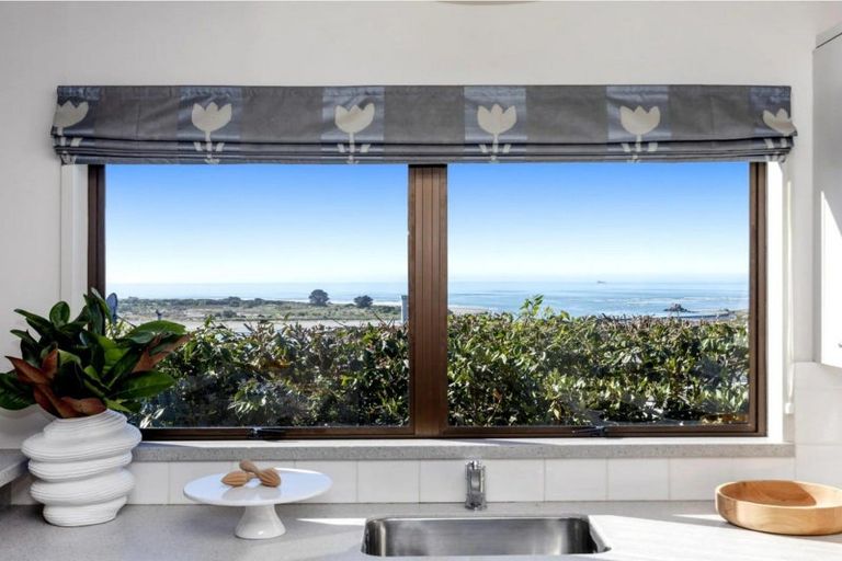 Photo of property in 1/17 Moncks Spur Road, Redcliffs, Christchurch, 8081