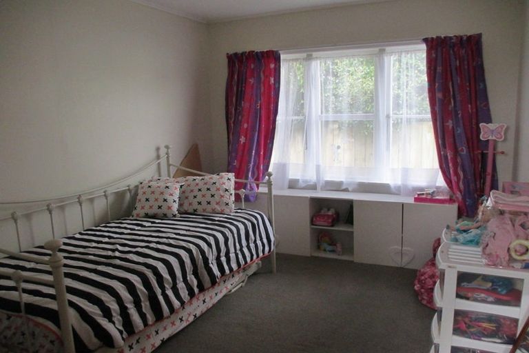 Photo of property in 19 Bartholomew Road, Levin, 5510