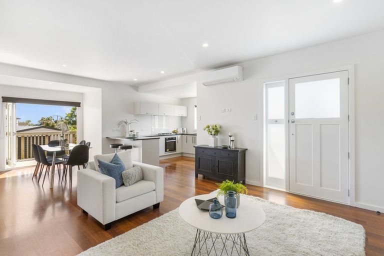 Photo of property in 2/117 Great South Road, Manurewa, Auckland, 2102