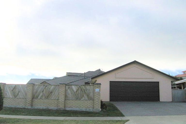 Photo of property in 1 Quadrant Heights, Paraparaumu, 5032