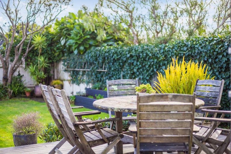 Photo of property in 38 Oroua Street, Eastbourne, Lower Hutt, 5013