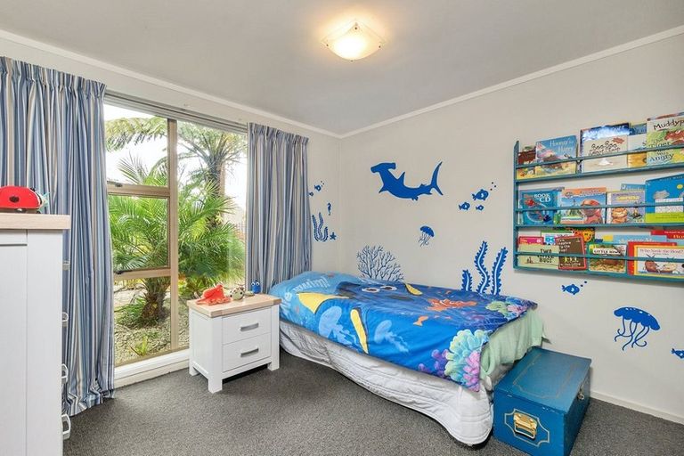 Photo of property in 9 Valerie Crescent, Okura, Albany, 0792