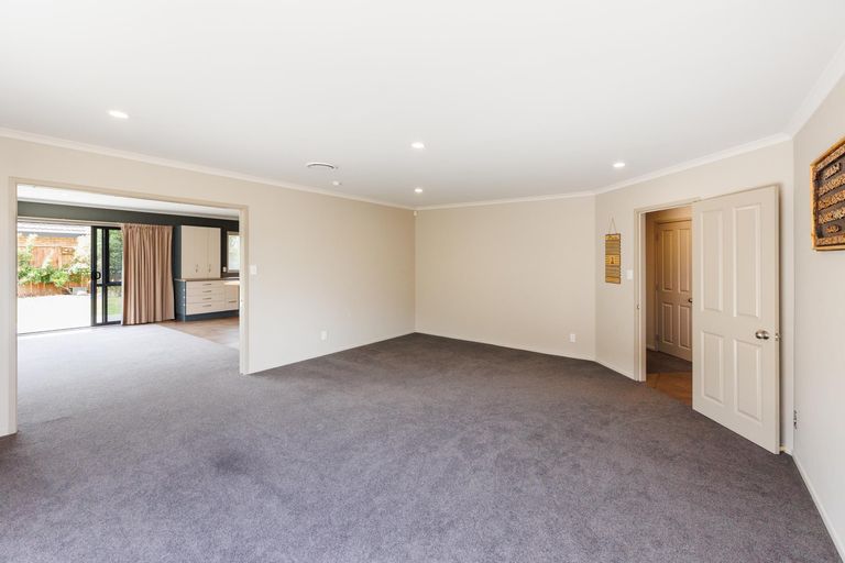 Photo of property in 12 Johnstone Drive, Fitzherbert, Palmerston North, 4410