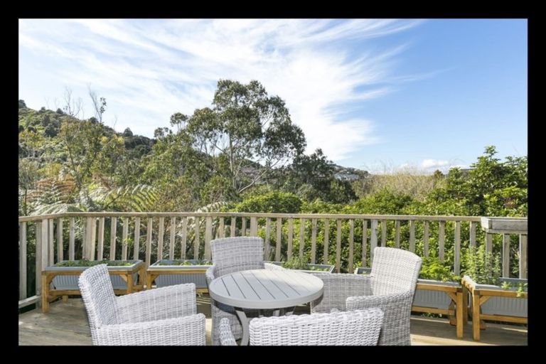 Photo of property in 32 Silverstream Road, Crofton Downs, Wellington, 6035