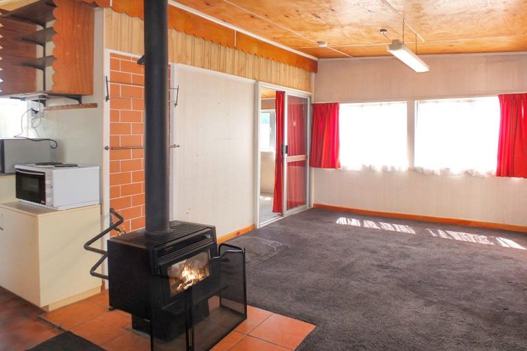 Photo of property in 7 Beach Street, Tangimoana, 4822