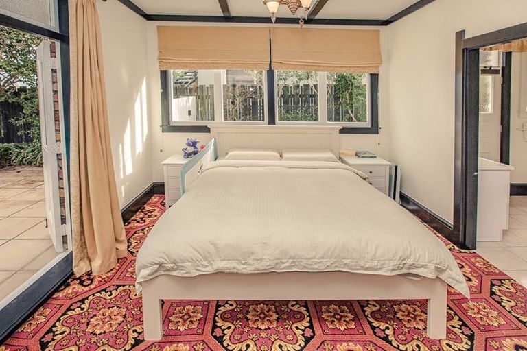 Photo of property in 15 Norwood Road, Bayswater, Auckland, 0622