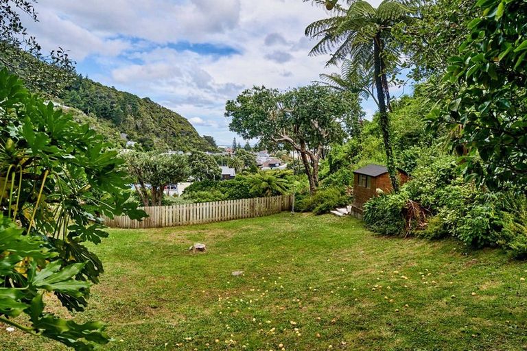 Photo of property in 7 Russo Terrace, Eastbourne, Lower Hutt, 5013