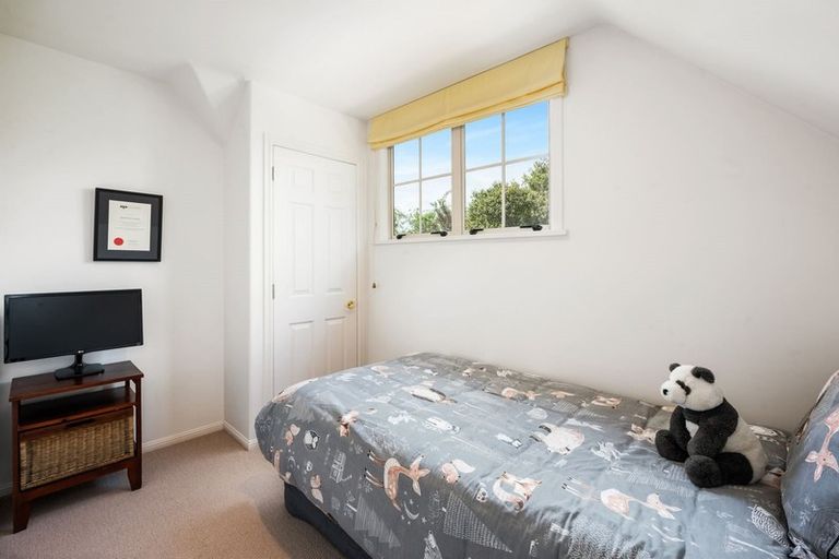 Photo of property in 6 Tupara Crescent, Kawaha Point, Rotorua, 3010