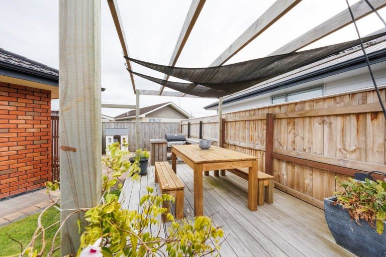 Photo of property in 17 Daniel Place, Kelvin Grove, Palmerston North, 4414