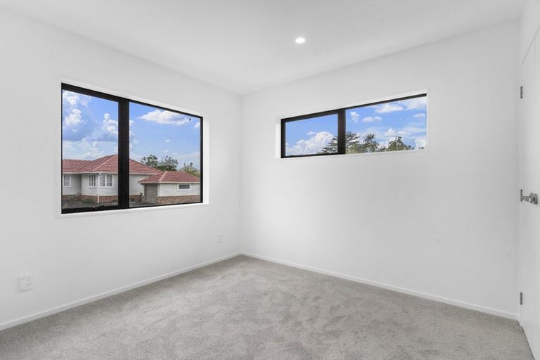 Photo of property in 7b Gladfield Lane, Te Atatu Peninsula, Auckland, 0610