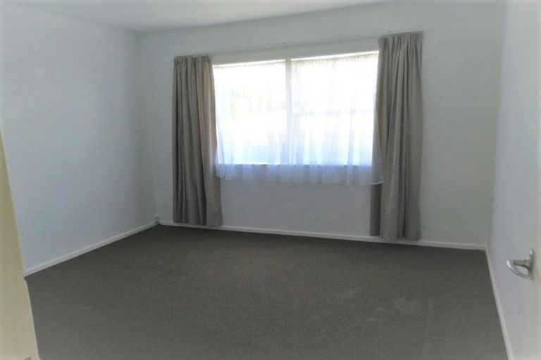 Photo of property in 18 Trinidad Road, Sunnynook, Auckland, 0620