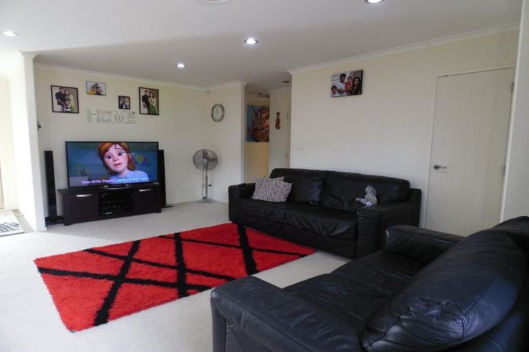 Photo of property in 60 South Kensington Way, Henderson, Auckland, 0612