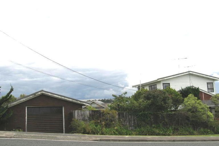 Photo of property in 1/1084 Beach Road, Torbay, Auckland, 0630
