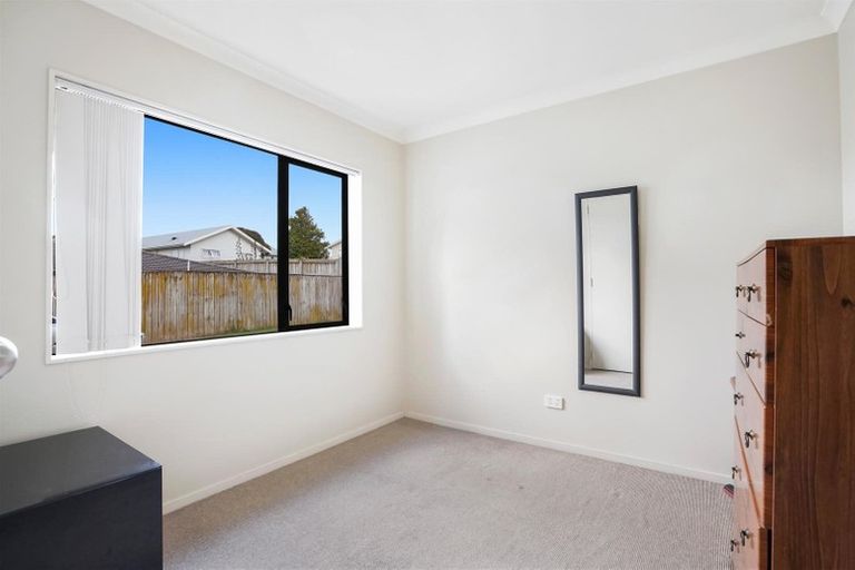 Photo of property in 12 Mediterranean Way, Goodwood Heights, Auckland, 2105