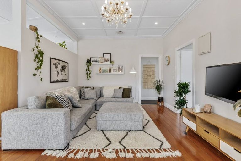 Photo of property in 2/221 Onewa Road, Birkenhead, Auckland, 0626